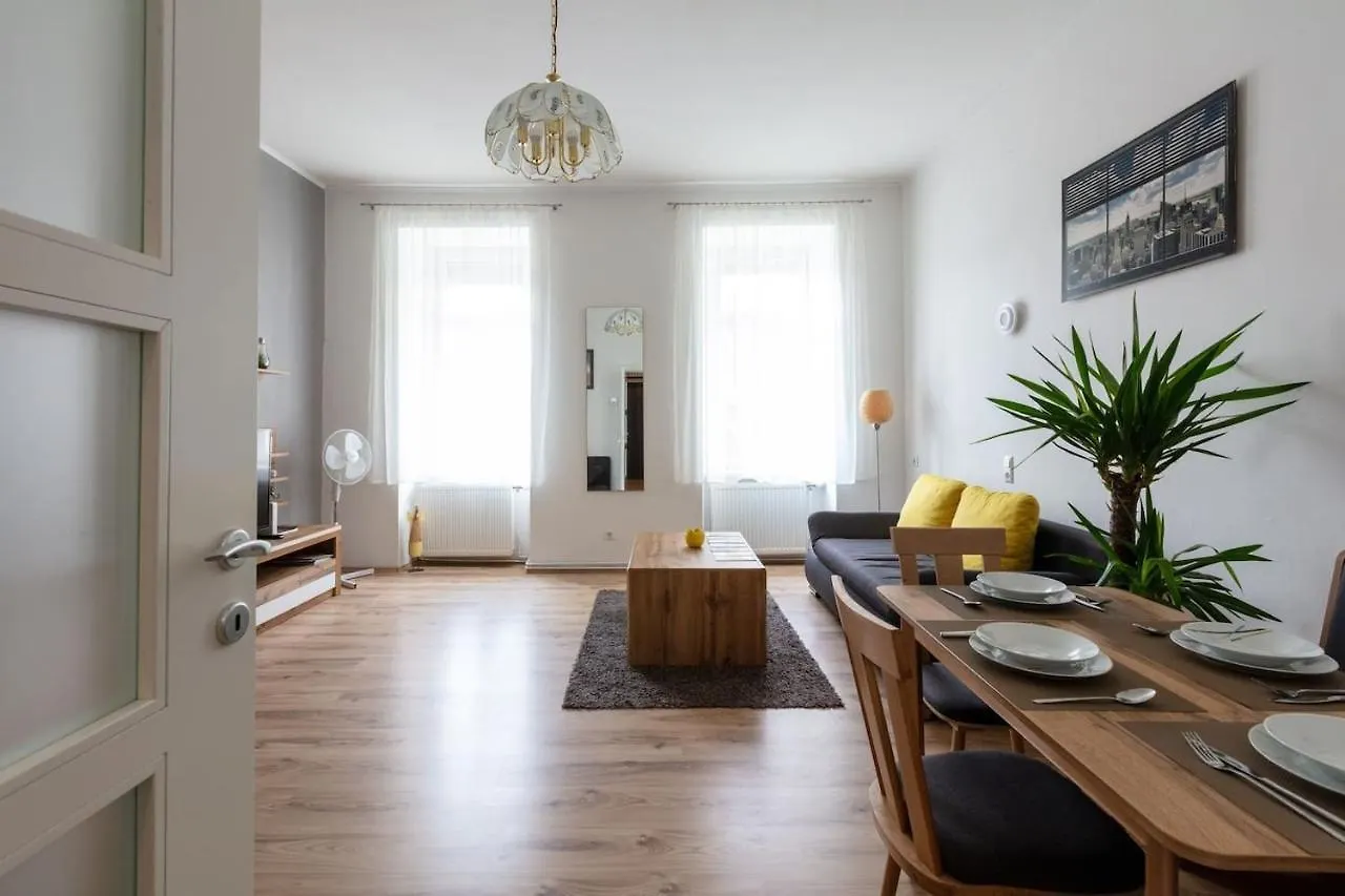 Sunny Renovated Apartment Close To Downtown Vienna 0*,
