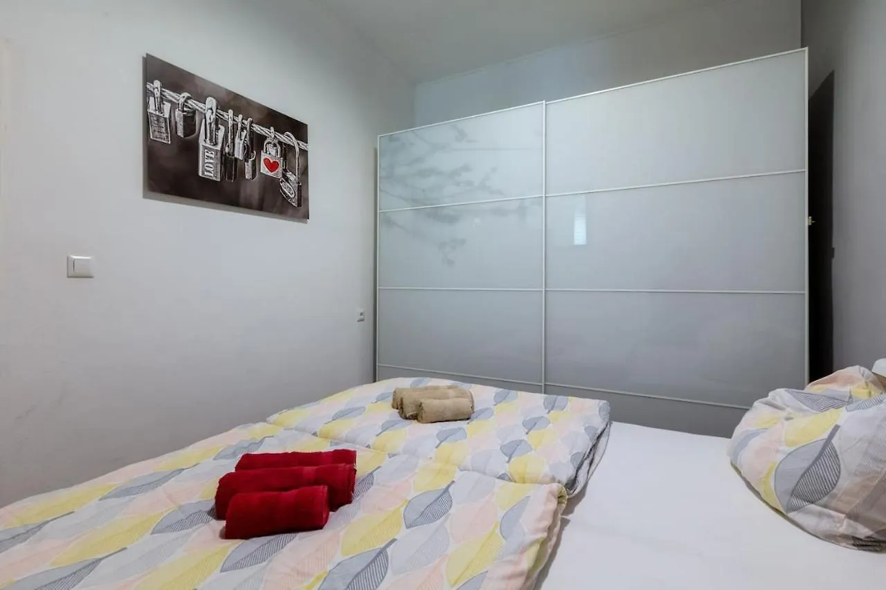 Sunny Renovated Apartment Close To Downtown Wenen
