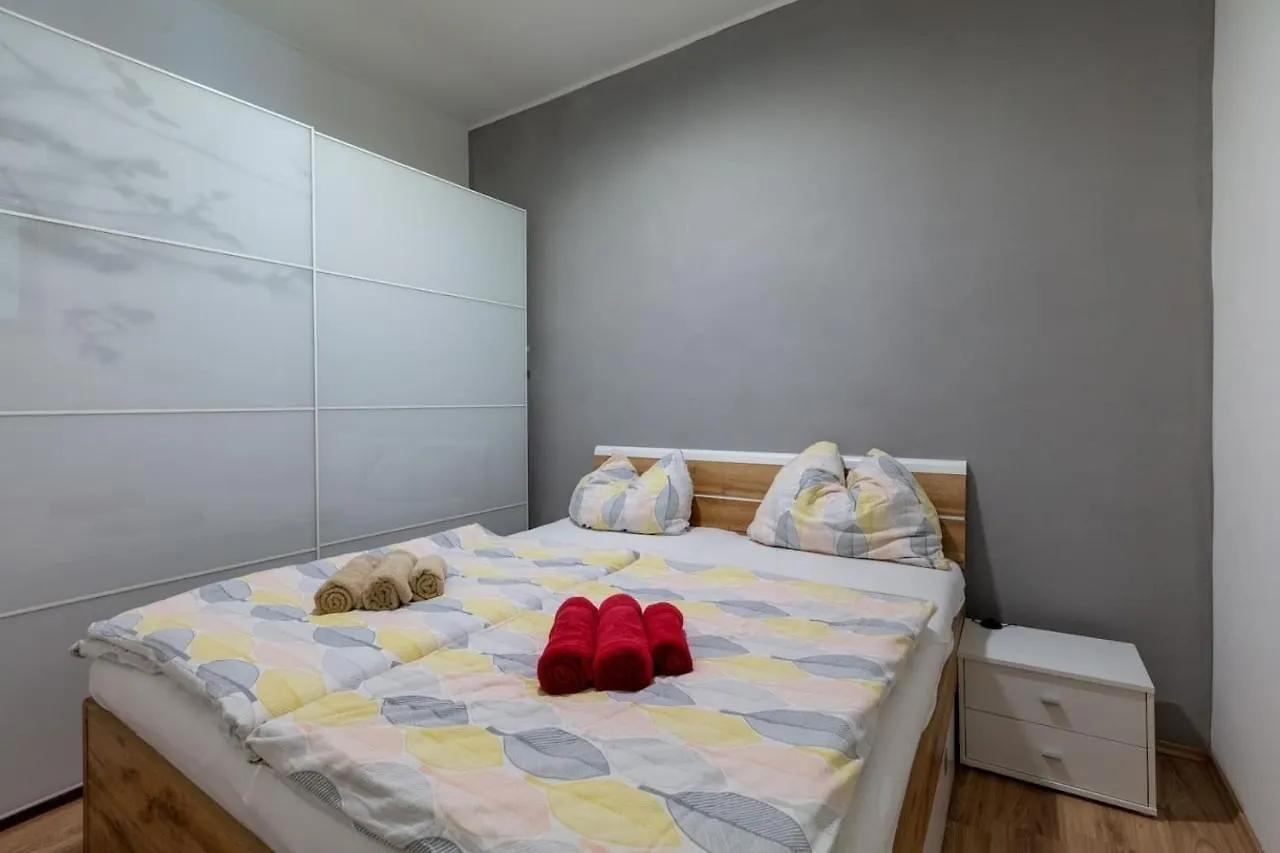 Sunny Renovated Apartment Close To Downtown Wenen Oostenrijk