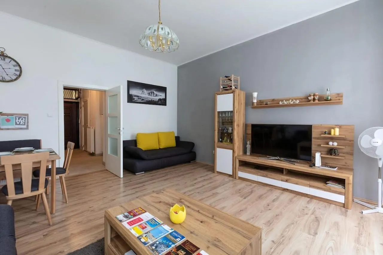 Sunny Renovated Apartment Close To Downtown Wenen Oostenrijk