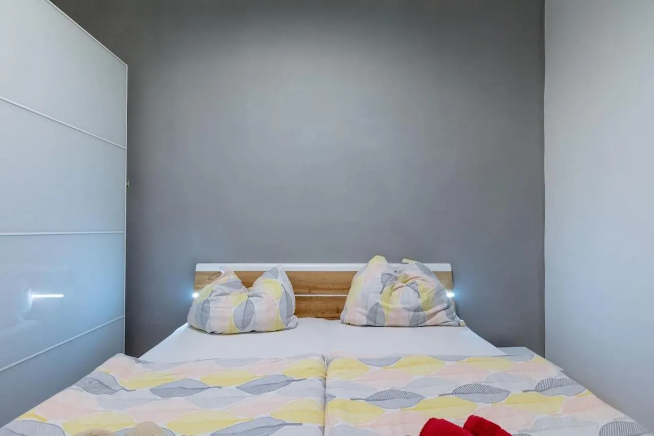 Sunny Renovated Apartment Close To Downtown Vienna Austria