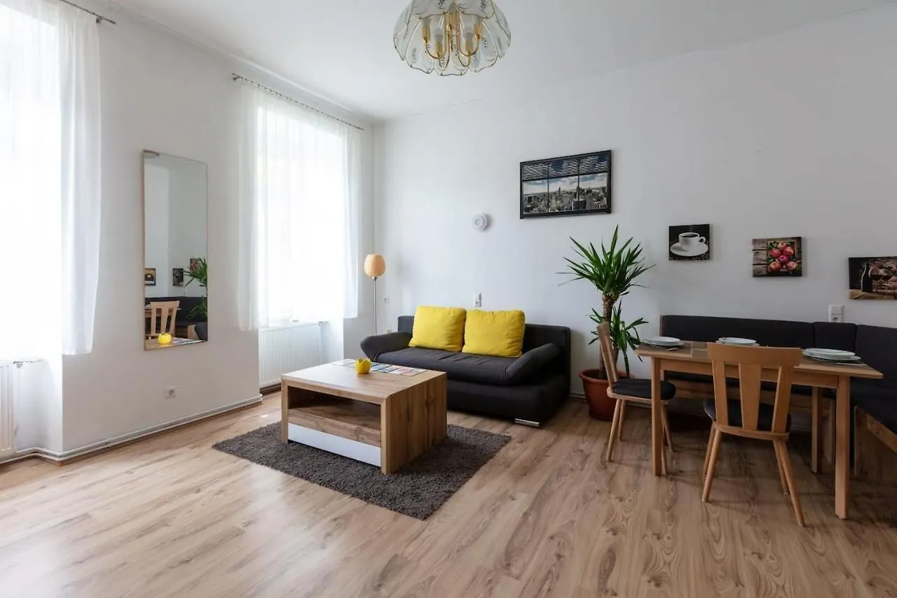 Sunny Renovated Apartment Close To Downtown Vienna